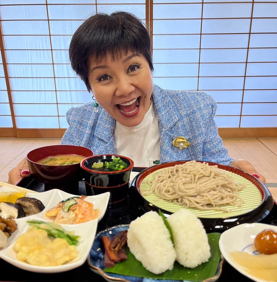 山本華世のインスタグラム：「豊前市は福岡県ですよ〜ぉ‼️大分じゃないよ❤️ #豊前市 #福岡県 #求菩提 #蕎麦 #しいたけ #紅葉」