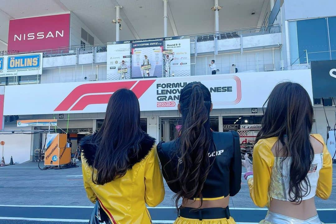 涼野はるかさんのインスタグラム写真 - (涼野はるかInstagram)「･ ･ GR86/BRZ Cup Rd.6@鈴鹿サーキット プロフェッショナルシリーズ 10号車 菅波選手 pole to win🥇！ 80号車 伊東選手 8位 60号車 小河選手 12位 70号車 服部選手 14位 ･ クラブマンシリーズ 777号車 山﨑選手 13位 となりました！ ･ ･ 表彰台の1番高いところ！！ 悔しい戦いが続いていたのでとっても嬉しいです🥲🥇 86も残すところ最終戦のみ。 最後までOTG MotorSportsへたくさんの応援をよろしくお願いします💛 ･ ･ ･ ･ ･ ･ ･ ･ ･ #86brz #otg #motorsports #rq #racequeen #大阪トヨペット #モータースポーツ #レースクイーン」10月29日 19時47分 - suzuno_haruka