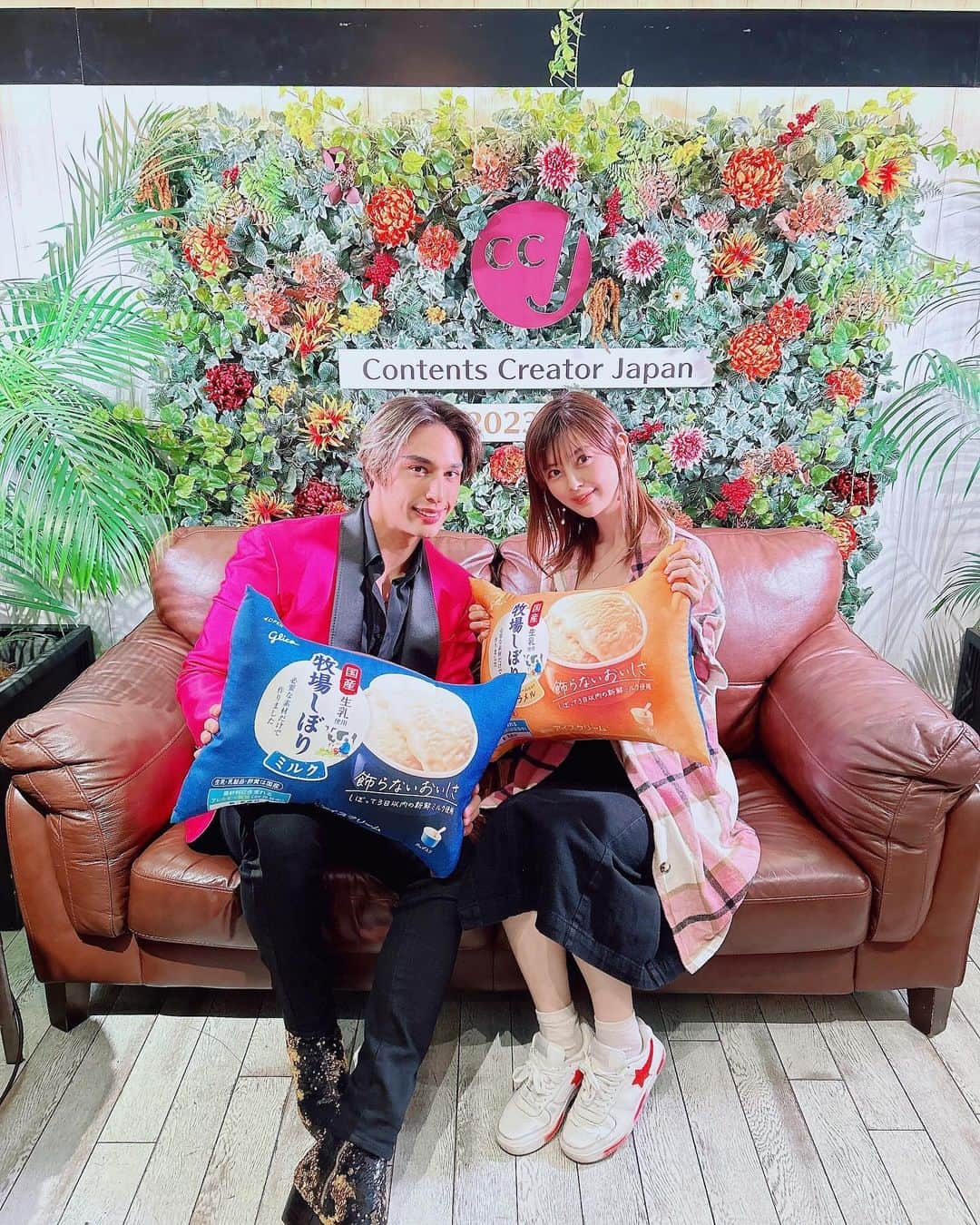 satomiさんのインスタグラム写真 - (satomiInstagram)「🍨👨🌹🤍 ・ 「CCJ2023 AW」今回も♪ 當間ローズ さんと牧場しぼり🐮 かっこよすぎた🥹🥹 ・ 牧場しぼりはミルク、ミルクカカオ、生キャラメルの3種類あってどれもしぼって3日以内の生乳使用、全原料国内生産&国内製造、食品素材だけというこだわりのあるアイス🍨🧊 ・ お風呂上りに暖房がんがんの部屋で食べるのが一番好き🤍🍨 ・ 他にも味の素AGFのBlendy stick🍽️、大塚製薬の新商品インナーシグナル、モラタメなどいろいろ試したよ✌️またＵＰします。  ・ #CCJ #ブレンディ #ブレンディスティック #いつでもふぅ #味の素 #インナーシグナル #SCリッチクリーム #大塚製薬 #牧場しぼり #グリコ #glico  #CCJ2023 #當間ローズ さん #モラタメ  @agf.jp_official @moratame_net @toumarose_official」10月29日 19時51分 - saatoomii47