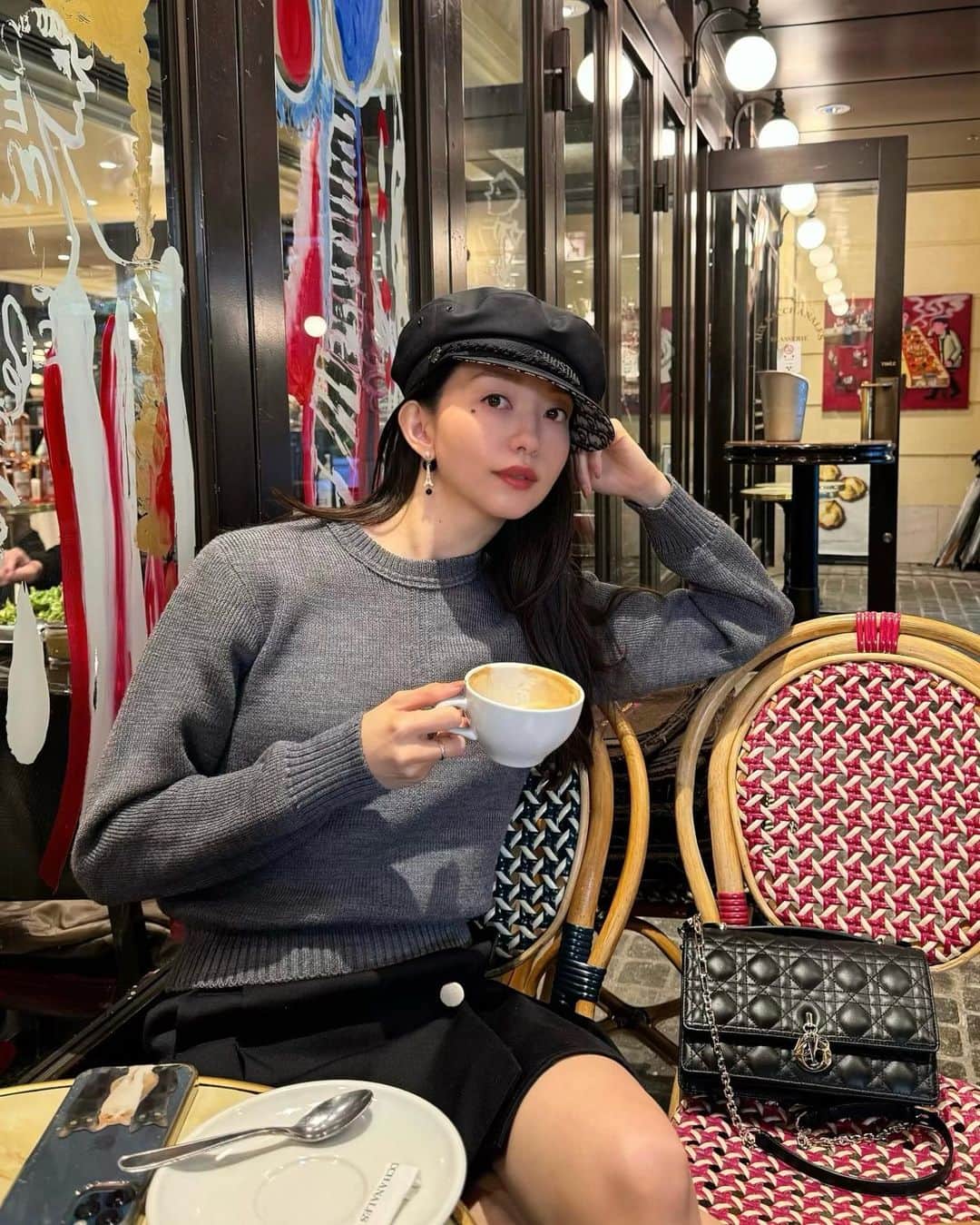 松島花のインスタグラム：「: #花私服 ☕️ パリの思い出に購入した @dior の エッフェル塔ピアス💙🤍❤️ パリからもう1ヶ月😳早いな〜。 また行きたい🇫🇷 : #SUPPORTEDBYDIOR  #DIOR #MISSDIOR #hanaoutfit #ootd」