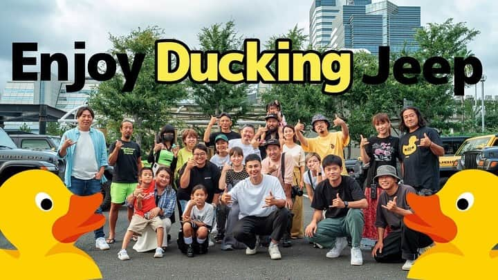 ユージさんのインスタグラム写真 - (ユージInstagram)「先日Jeepの #DuckingJeepという遊びについて、紹介する動画を撮影してきました！ ぜひご覧ください！  【Jeep JapanチャンネルにてDuckingJeep動画配信中】 Jeepは、オーナー同士のコミュニケーションが活発なことでも知られています。 そんなコミュニケーションツールとして、どこにでもあるダックの人形が使われている「ジープダック」をご存知ですか？ Jeepオーナーの「街中で素敵なJeepを見つけたら、Duckする」カルチャーとは？  今回は #DuckingJeep を日常的に楽しんでいるJeep Wranglerオーナーの皆さんが大集合！Ducking Jeepの醍醐味を語ります。  その輪が徐々に広がりつつあるジープダック。 まずはジープ正規ディーラーでDuckをGetし、街中で見つけた素敵なJeepにDuckしよう。  #ジープダック と #duckduckjeepjapan を付けて投稿してくれた方の中から、一部をJeep Japanオフィシャルインスタグラムでご紹介いたします！ 皆さんもEnjoy Ducking!!  #jeep #wrangler #ユージ #PR」10月29日 19時53分 - yujigordon