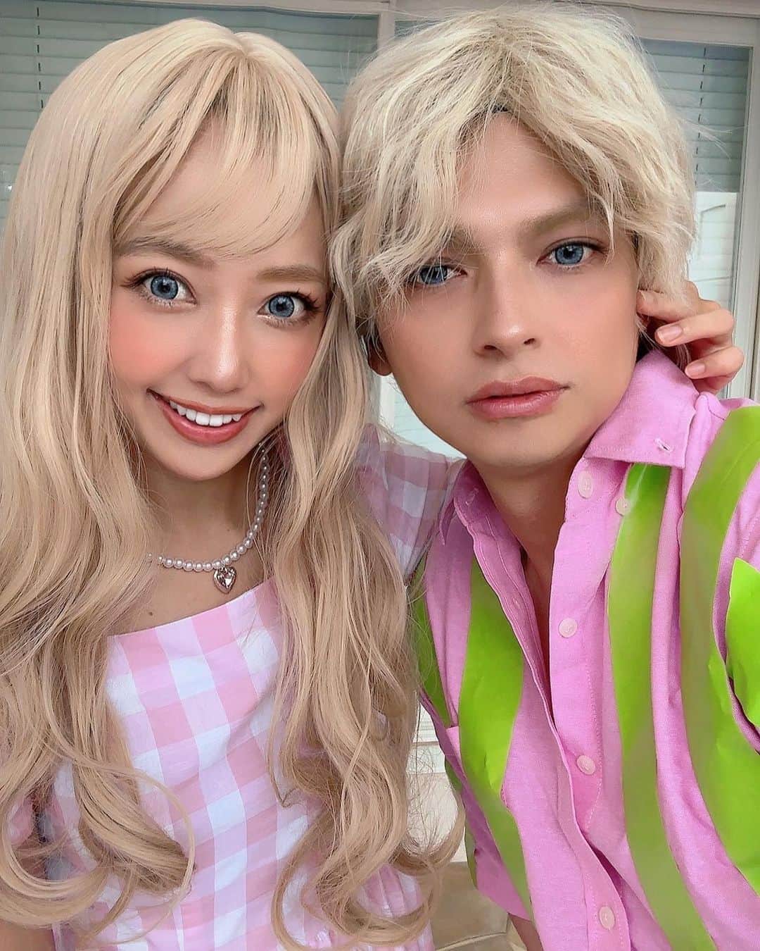 アレクサンダーのインスタグラム：「バービーのコスプレしました  #36歳と40歳 #じゃっかんつらかったよ #のんちゃんのりのりで断れず、、 #barbie」