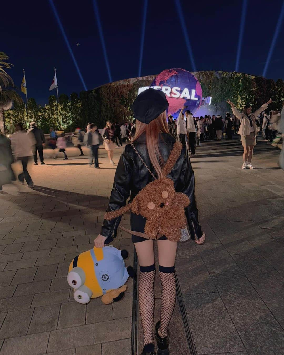 みうらうみのインスタグラム：「ミニオンゲームで取れた💛💙  #usj #ホラーナイト #usjハロウィン」