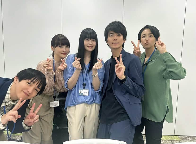 岸明日香のインスタグラム：「ABCドラマ『こういうのがいい』 29日今夜0:55〜ついに第１話放送！👏  私の演じる伊好ちゃんの出演はまだですが、最高に面白いので最初から観てね！☺️✨ （TVerにて見逃し配信、DMMTV で同時独占配信）  オフィスメンバーの皆でのショット💕」