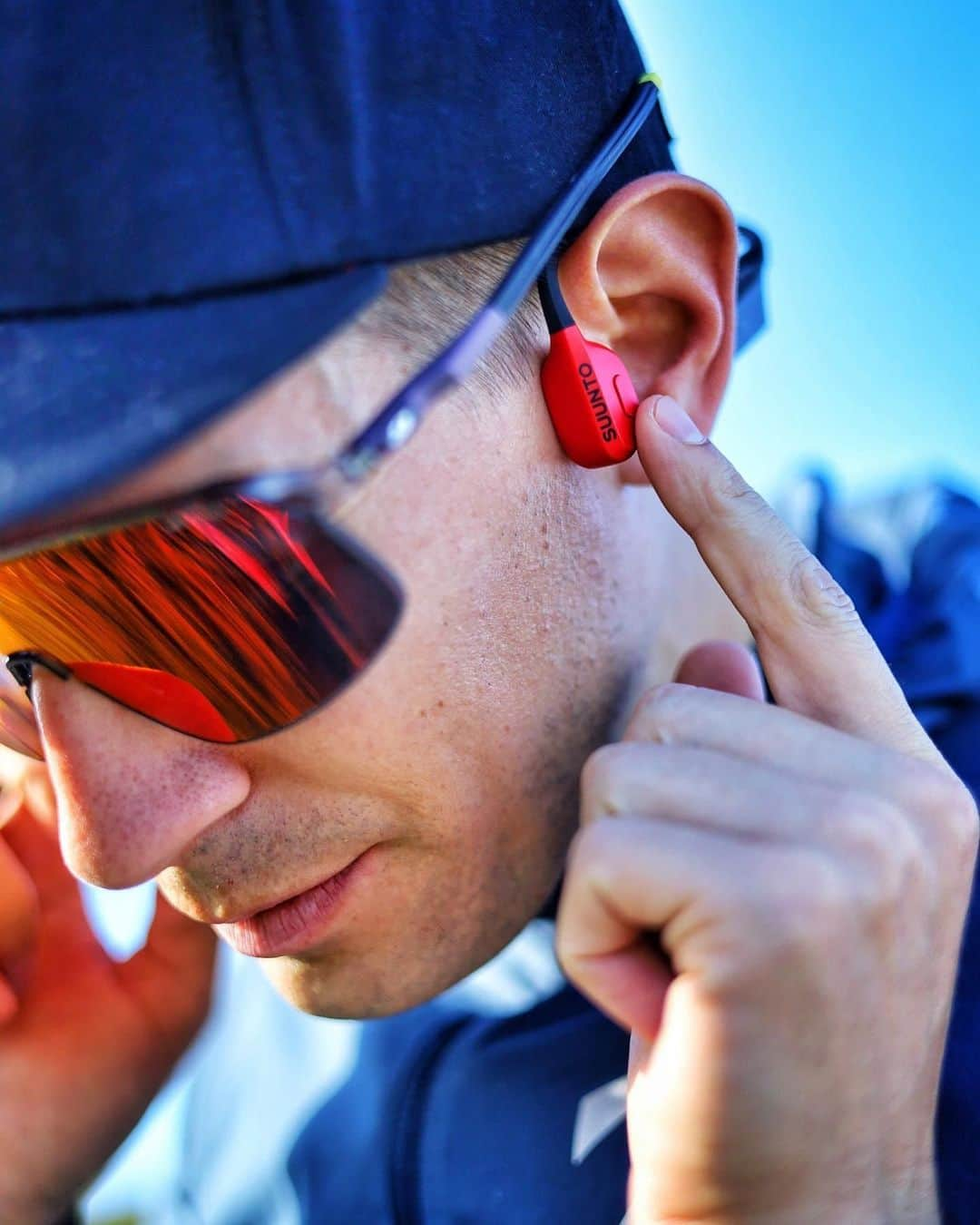 Suuntoのインスタグラム：「@gregorstrasser is feeling the beat with Suunto Wing 🔊⁣ ⁣ #SuuntoWing #Suunto #AdventureStartsHere」