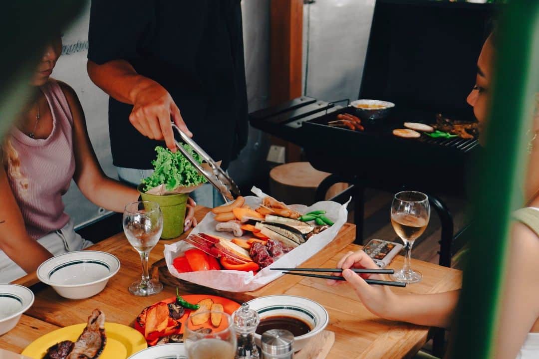 8hotelのインスタグラム：「BBQ with wine 手ぶらできてもお楽しみいただけます！  BBQの後にサウナで秋を満喫」