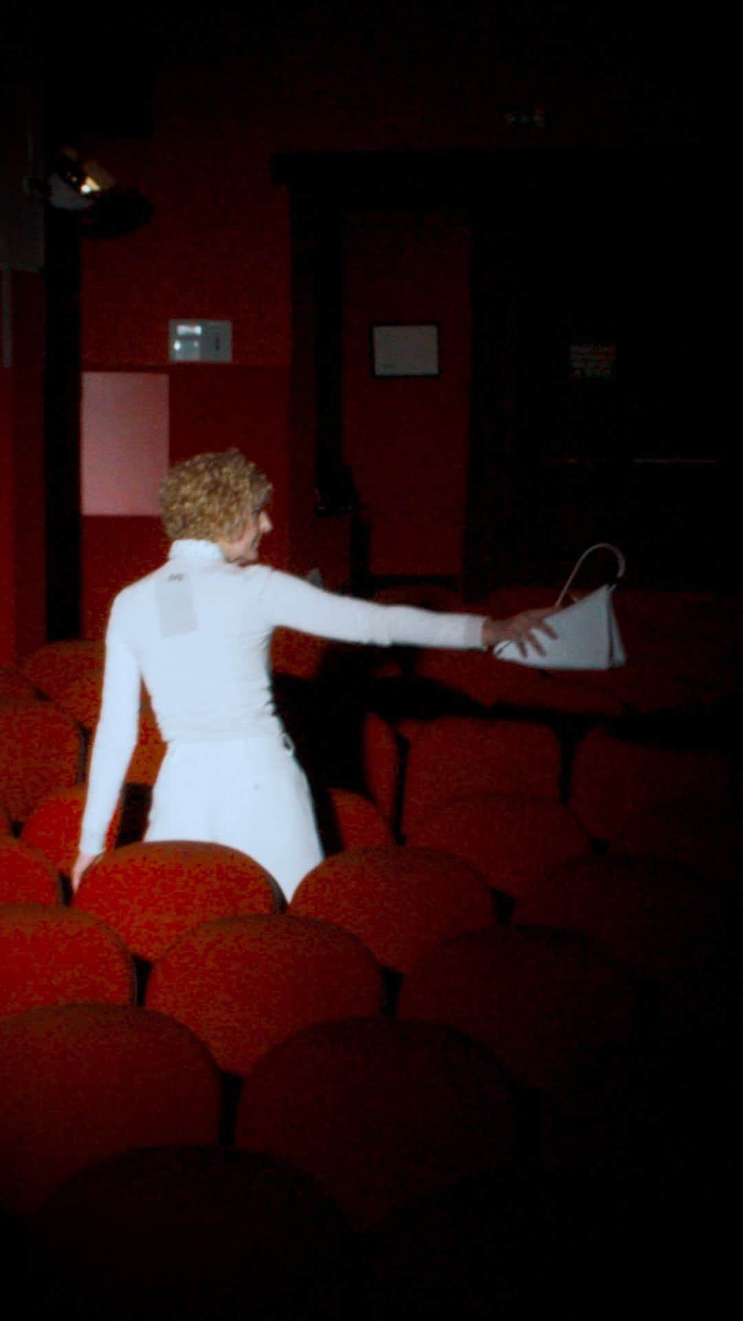 マルニのインスタグラム：「SCENE: LIKE MARLENE DIETRICH   SETUP: A WHITE TRIANGLE BAG, A TRUMPET SOLO, A CERTAIN ENCHANTMENT, A MEADOW OF ARMCHAIRS  LOCATION: IN THE AUDIENCE OF AN EMPTY CINEMA TIME: A NIGHT, PROBABLY CHARACTER: SIMONA  #MARNIFW23VOL2 AVAILABLE ONLINE AND IN STORES. LEARN MORE VIA LINK IN BIO​  CREATIVITY & PRODUCTION: @SPRINGSTUDIOS MILAN」