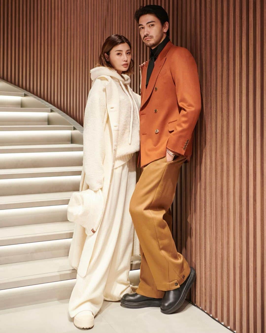 のインスタグラム：「EMPORIO ARMANI 神戸店でトークイベントに夫婦で出演させて頂きました♡  ファミリーで愛用させて頂いているARMANI、そしてノアの地元神戸で開催という事もあり嬉しかったです☺️  キッズラインも可愛くてぴよくんもよく着てるの😍 そして今期もとても素敵なルック！！✨ 着させて頂いた3コーデは特にお気に入り🫶 @emporioarmani  #EmporioArmani #EmporioArmaniKobe」