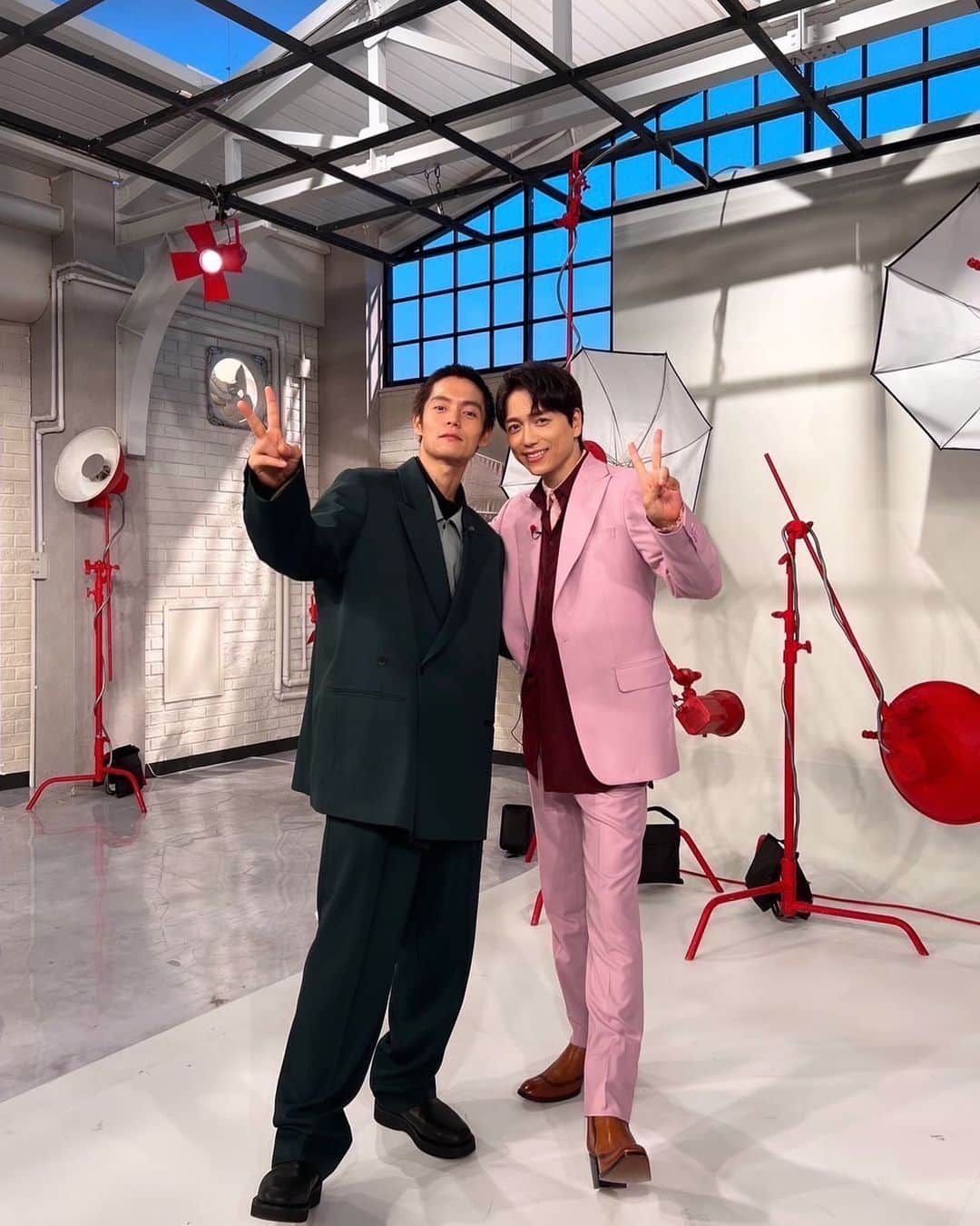 山崎育三郎のインスタグラム：「. 今夜はまさが来てくれたよ。  嬉しかったー^ - ^  ゆういち、ひさしに戻るよね。  #おしゃれクリップ 本日22時〜  是非ご覧ください！」