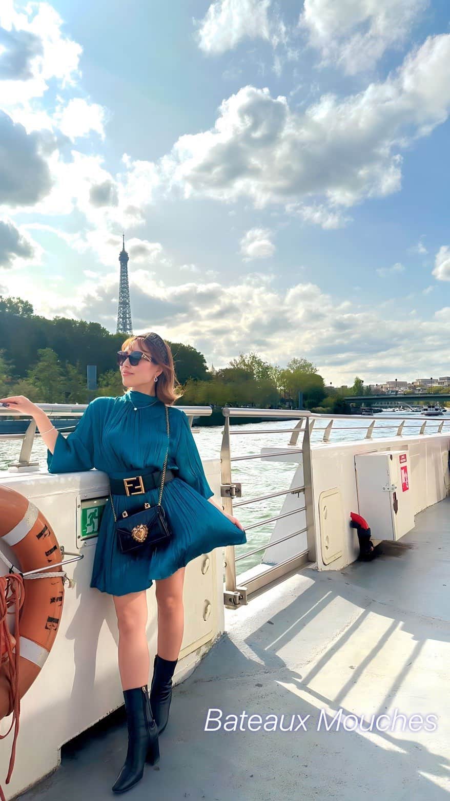 カリスマゆきちゃんのインスタグラム：「. BATEAUX MOUCHES🚢  The wind feels good👍  @BATEAUXMOUCHES  ______________________ #BATEAUXMOUCHES #Paris #Paristravel #FENDI #eiffeltower」
