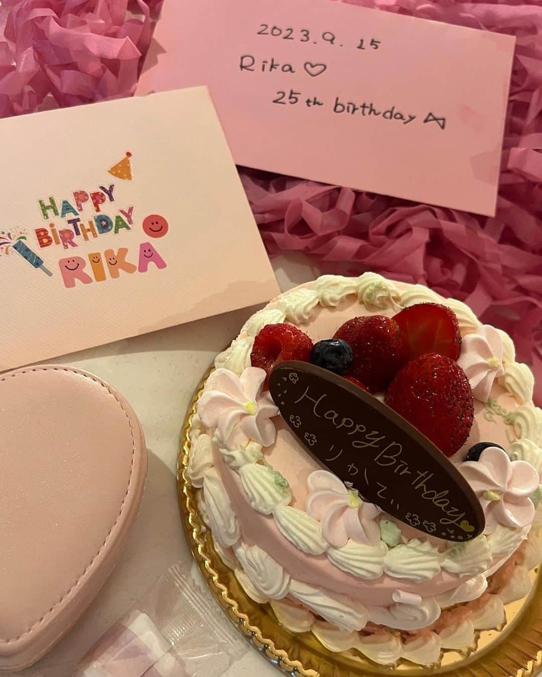 清水里香さんのインスタグラム写真 - (清水里香Instagram)「⁡ ⁡ 誕生日まだ続いてるの嬉しい🎂 ⁡ ⁡ 今年も15歳からの親友たちに 25歳のお誕生日をお祝いしてもらいました🫶🏻 お互い忙しくてやっと集まれました！ ⁡ ⁡ いつも本当にありがとう💞💞💞 2人がいるから私はいつも笑顔ですっ😝 ⁡ 今日も明日もうちらが1番可愛いね🥵🥵🥵 ⁡ ⁡ ⁡ ⁡ ⁡ #0915 #98line #🥵🥵🥵 #🎂」10月29日 20時18分 - partyyy_chu