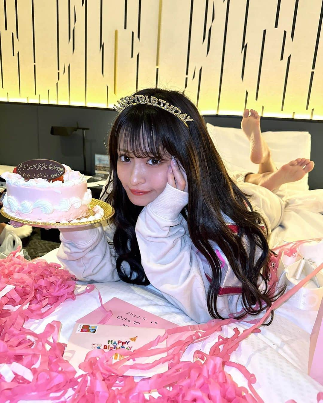 清水里香のインスタグラム：「⁡ ⁡ 誕生日まだ続いてるの嬉しい🎂 ⁡ ⁡ 今年も15歳からの親友たちに 25歳のお誕生日をお祝いしてもらいました🫶🏻 お互い忙しくてやっと集まれました！ ⁡ ⁡ いつも本当にありがとう💞💞💞 2人がいるから私はいつも笑顔ですっ😝 ⁡ 今日も明日もうちらが1番可愛いね🥵🥵🥵 ⁡ ⁡ ⁡ ⁡ ⁡ #0915 #98line #🥵🥵🥵 #🎂」