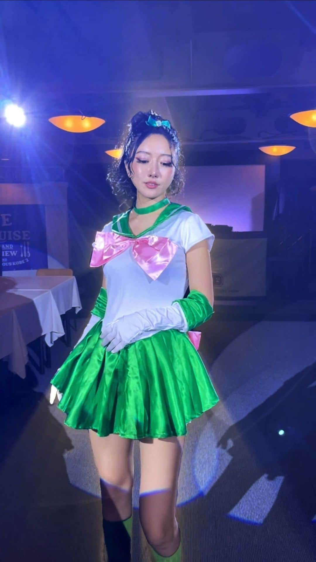 ᴍᴀʏᴀのインスタグラム：「This is my childhood hero‼︎ Sailor Moon🌙 thema song violin version🎻 I played it only on Halloween cruise party last night🎃Do you know this anime?I watced a lot and playing games when I was a kid‼︎  子供の頃のヒーローといえばセーラームーン🌙私はヴィーナス派でしたが自分に似合うのはこれかなと思ってジュピターのようにクールになりたかったのにぶりぶりになってしまった🎃昨夜のクルーズパーティー限定で @oleg_calleo_violin と一昨日急遽mixしたムーンライト伝説バイオリンバージョンでした🎻姪っ子ちゃんのセーラームーンが可愛すぎて🤣🫶  そして @tryhard_japan_official 10周年🎉気づいたらこんなにも長くお世話になってました‼︎沢山写真もあるのでまた改めてレポします‼︎  #halloween #niece #violinversion」