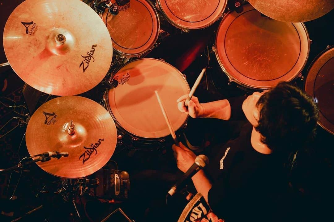 HIROSHIさんのインスタグラム写真 - (HIROSHIInstagram)「福岡DRUM LOGOS 響都超特急 TOUR ＝GUEST＝ Crossfaith 金属バット ほんま最高な1日になったよ。 各会場に来てくれたみんなほんまにありがとう！ 12月京都で待ってます♪  photo @kawado_photo」10月29日 20時32分 - hirorinq