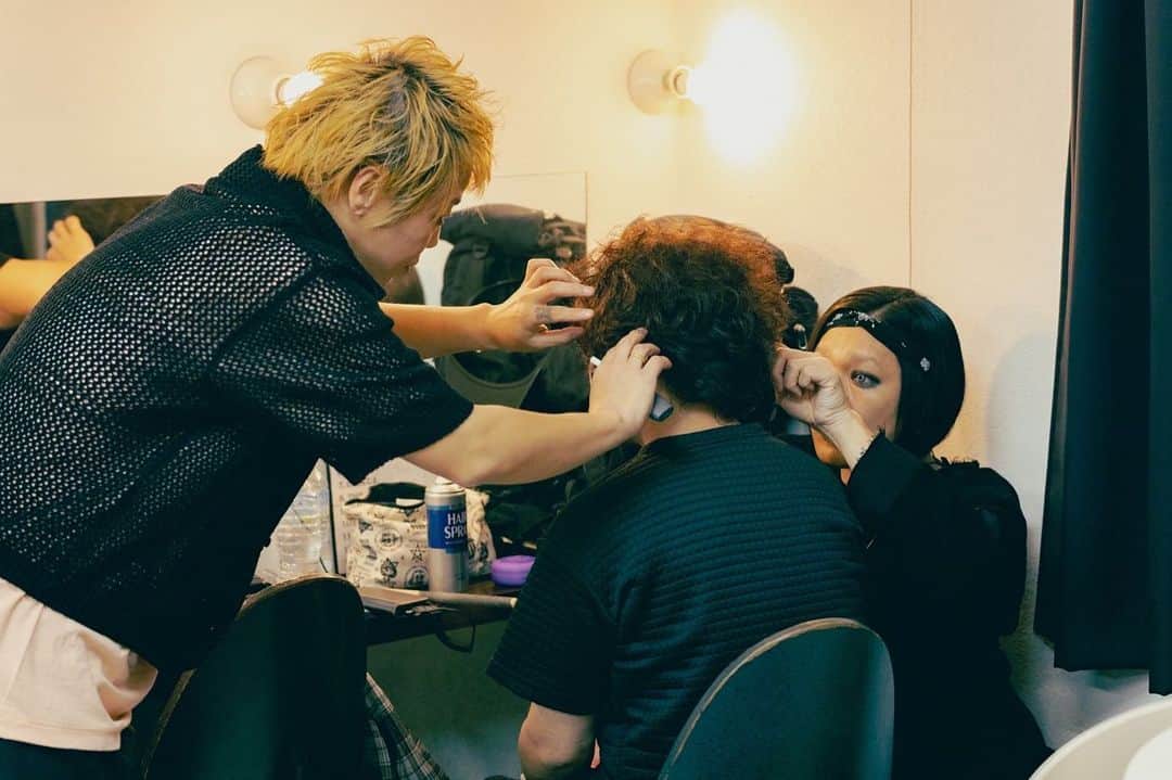 HIROSHIさんのインスタグラム写真 - (HIROSHIInstagram)「福岡DRUM LOGOS 響都超特急 TOUR ＝GUEST＝ Crossfaith 金属バット ほんま最高な1日になったよ。 各会場に来てくれたみんなほんまにありがとう！ 12月京都で待ってます♪  photo @kawado_photo」10月29日 20時32分 - hirorinq
