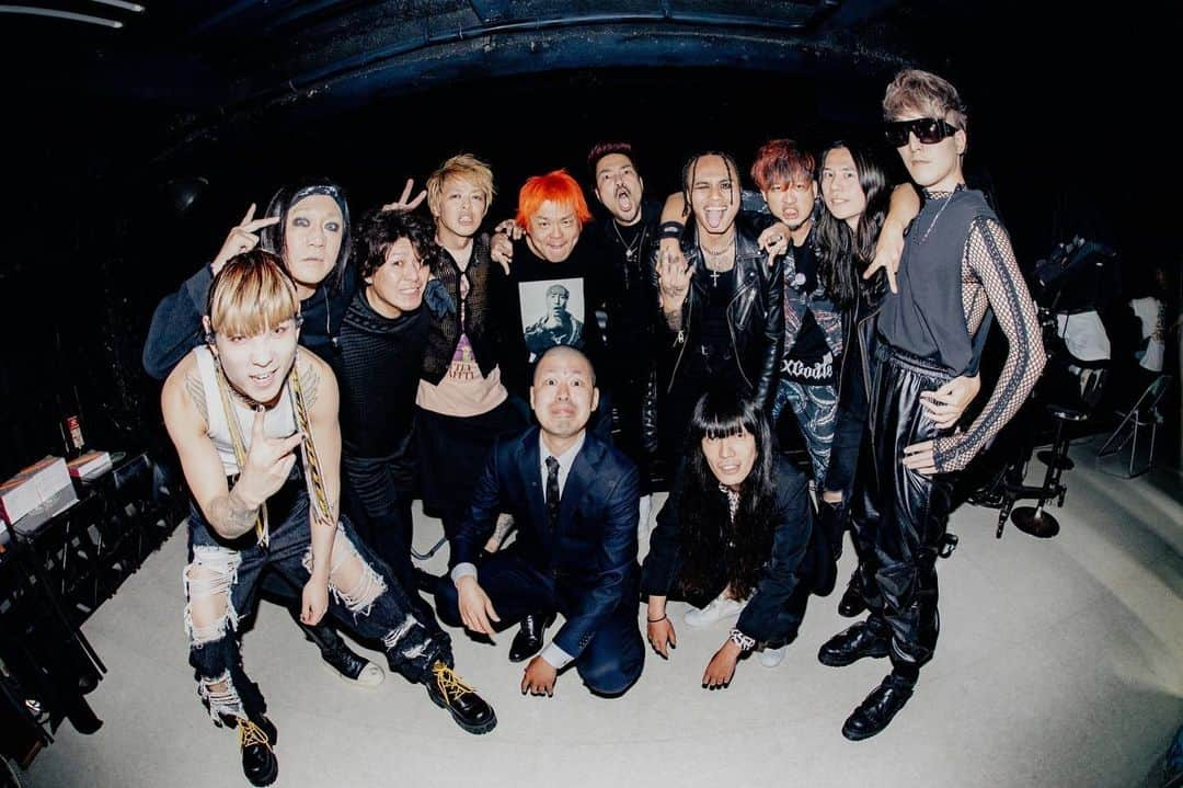 HIROSHIさんのインスタグラム写真 - (HIROSHIInstagram)「福岡DRUM LOGOS 響都超特急 TOUR ＝GUEST＝ Crossfaith 金属バット ほんま最高な1日になったよ。 各会場に来てくれたみんなほんまにありがとう！ 12月京都で待ってます♪  photo @kawado_photo」10月29日 20時32分 - hirorinq