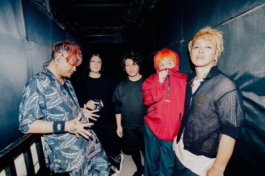 HIROSHIさんのインスタグラム写真 - (HIROSHIInstagram)「福岡DRUM LOGOS 響都超特急 TOUR ＝GUEST＝ Crossfaith 金属バット ほんま最高な1日になったよ。 各会場に来てくれたみんなほんまにありがとう！ 12月京都で待ってます♪  photo @kawado_photo」10月29日 20時32分 - hirorinq