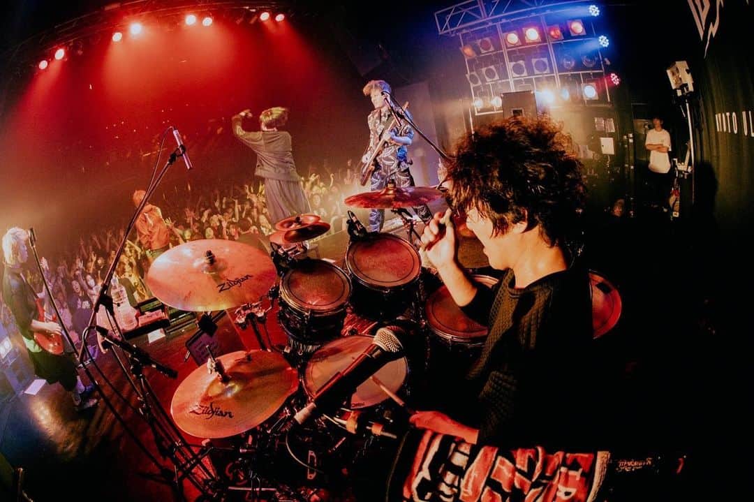 HIROSHIさんのインスタグラム写真 - (HIROSHIInstagram)「福岡DRUM LOGOS 響都超特急 TOUR ＝GUEST＝ Crossfaith 金属バット ほんま最高な1日になったよ。 各会場に来てくれたみんなほんまにありがとう！ 12月京都で待ってます♪  photo @kawado_photo」10月29日 20時32分 - hirorinq