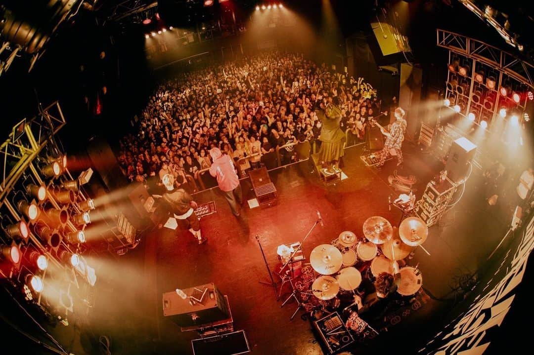 HIROSHIさんのインスタグラム写真 - (HIROSHIInstagram)「福岡DRUM LOGOS 響都超特急 TOUR ＝GUEST＝ Crossfaith 金属バット ほんま最高な1日になったよ。 各会場に来てくれたみんなほんまにありがとう！ 12月京都で待ってます♪  photo @kawado_photo」10月29日 20時32分 - hirorinq