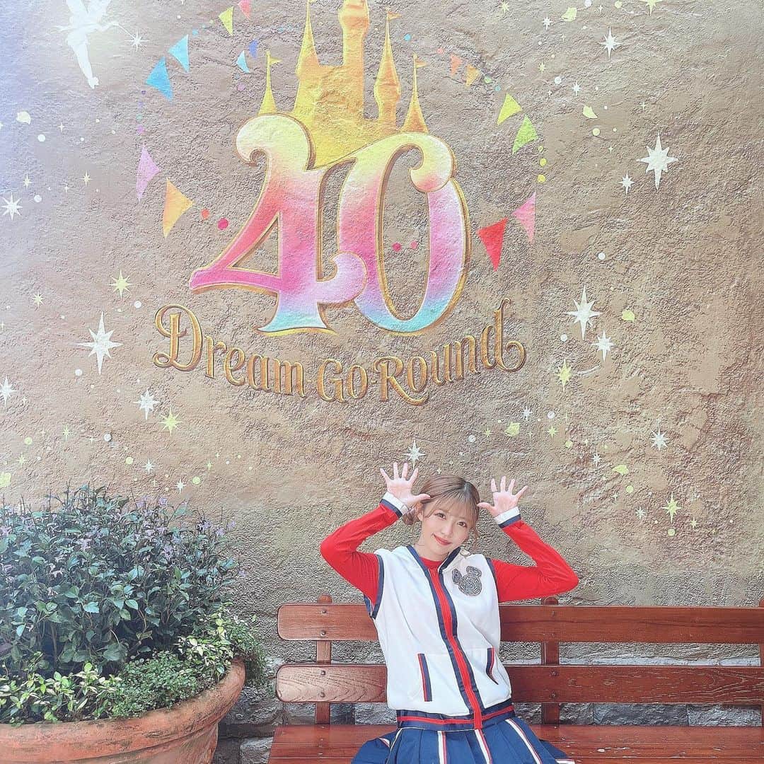 のインスタグラム：「. . . 今年は手作りで ジャンボリお姉さん ❣️ . めっちゃ雑だけど写真で見るとそれっぽく出来てるからよかった~😂◎ . . . #Dハロ#dハロ仮装#ジャンボリーミッキー#ジャンボリミッキーダンサー#ジャンボリお姉さん#ハロウィンディズニー」