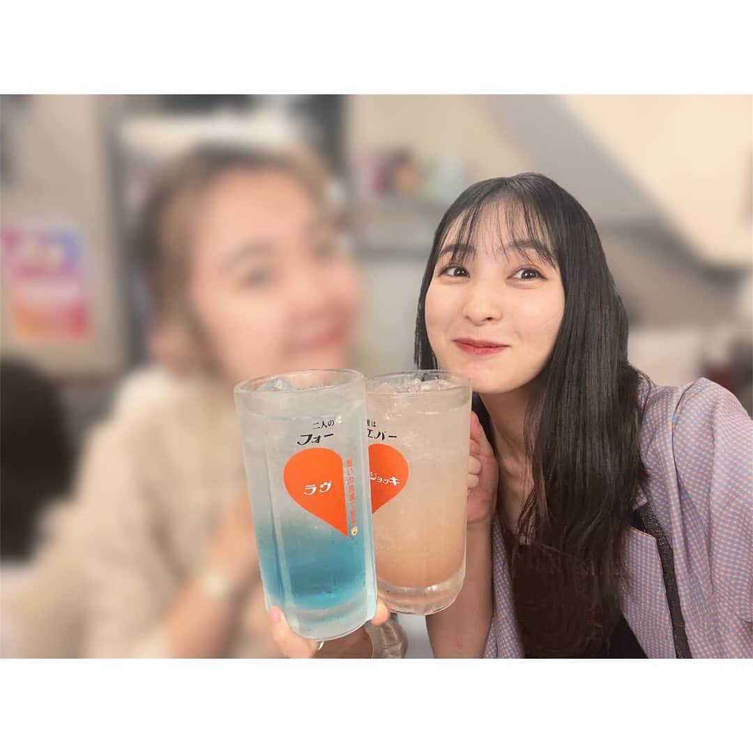 長尾寧音さんのインスタグラム写真 - (長尾寧音Instagram)「🍻 ⁡ 横丁って最高だよねぇ☺️ ⁡ 店迷ってたら店員さんに サービスするよ〜って言われて 一周回って戻ってきたら本当にサービスしてくれた🤭 ⁡ 2件目のお店も可愛い店員さんがいて 話しかけたら、高校生でびっくりして 高校生いいなぁって友達と話してたら プリ撮りたくなって、ノリで撮ってお家帰った😎❤️ ⁡ ⁡ ⁡ 2枚目はメガジョッキで調子乗ってる顔です😳 ⁡ ⁡ ⁡ ⁡ ⁡ 楽しい時間はあっという間🌱 ⁡」10月29日 20時25分 - nagaoshizune_official