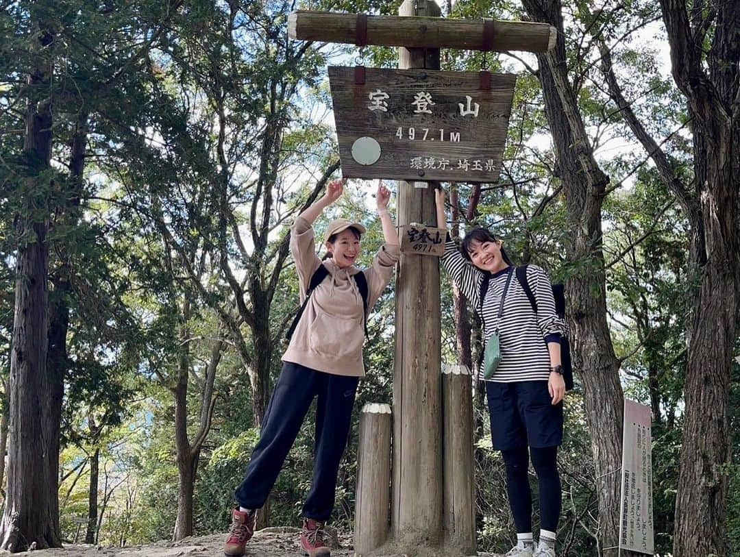 橘花梨さんのインスタグラム写真 - (橘花梨Instagram)「藤ちゃんのソロ登山がいつも楽しそうなのでついていった！あまりにも初心者に優しくないコースで正気かよと思った！山頂に着いて、標高がそんなに高くないことを知って、ちょっと損した気持ちになった！険しい道中に、人生を感じました。体力つけるのでぜひまたお供させてください師匠！ 最高に楽しかったです♡♡♡  #ふじ登山 #宝登山 #登山 #登山初心者 #登山女子 #登山部 #山登り #秩父」10月29日 20時25分 - tachibana_karin