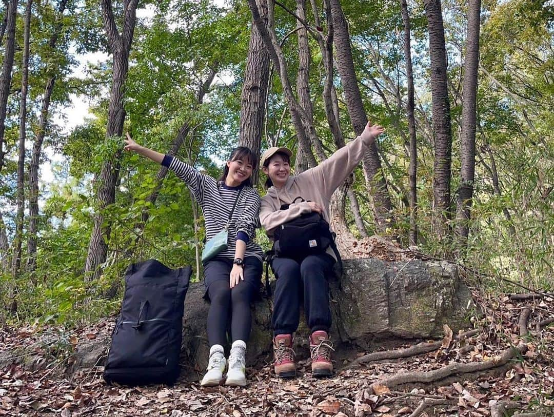 橘花梨さんのインスタグラム写真 - (橘花梨Instagram)「藤ちゃんのソロ登山がいつも楽しそうなのでついていった！あまりにも初心者に優しくないコースで正気かよと思った！山頂に着いて、標高がそんなに高くないことを知って、ちょっと損した気持ちになった！険しい道中に、人生を感じました。体力つけるのでぜひまたお供させてください師匠！ 最高に楽しかったです♡♡♡  #ふじ登山 #宝登山 #登山 #登山初心者 #登山女子 #登山部 #山登り #秩父」10月29日 20時25分 - tachibana_karin