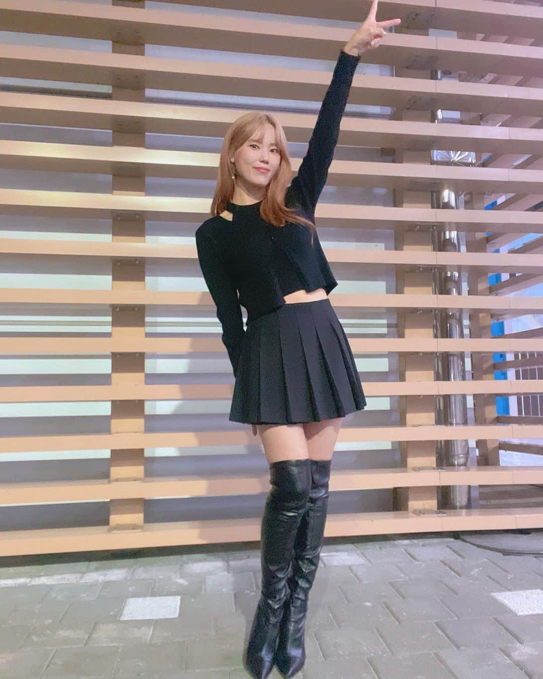 キム・ヨンジさんのインスタグラム写真 - (キム・ヨンジInstagram)「#🖤 🎶🎤 어제 맞아요 ㅎ」10月29日 20時30分 - rorakim0927