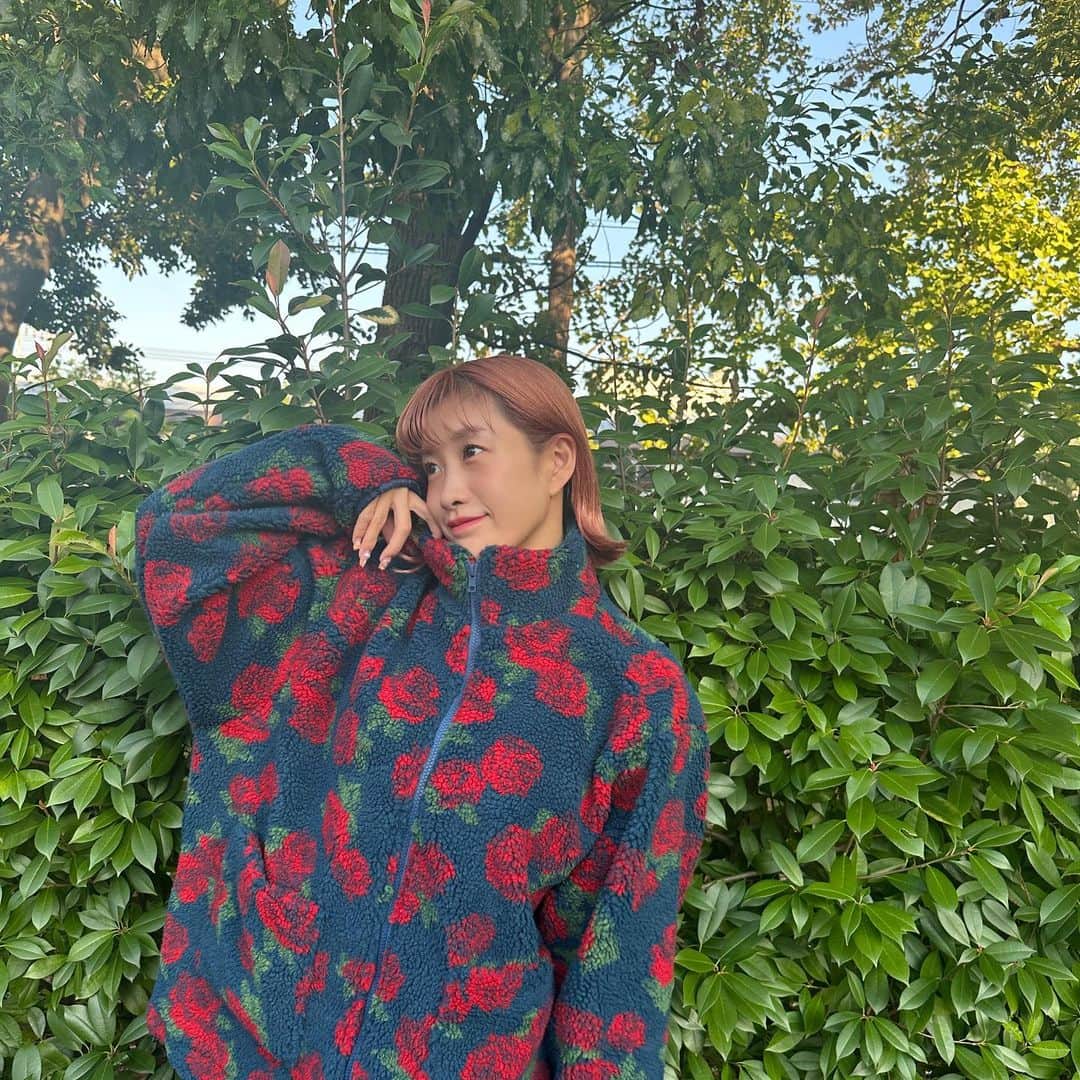 HANAのインスタグラム：「🌹🌱☀️⛄️✨  寒くなってきた〜🫨💭  @jouetie_official のかわいいアウターを いただいたので🫶 そろそろ出番控えてるよねって🫠  暖かくてかわいいからスキっっ☺️🌹  . . .  #jouetie #jouetie_ootd #pr」