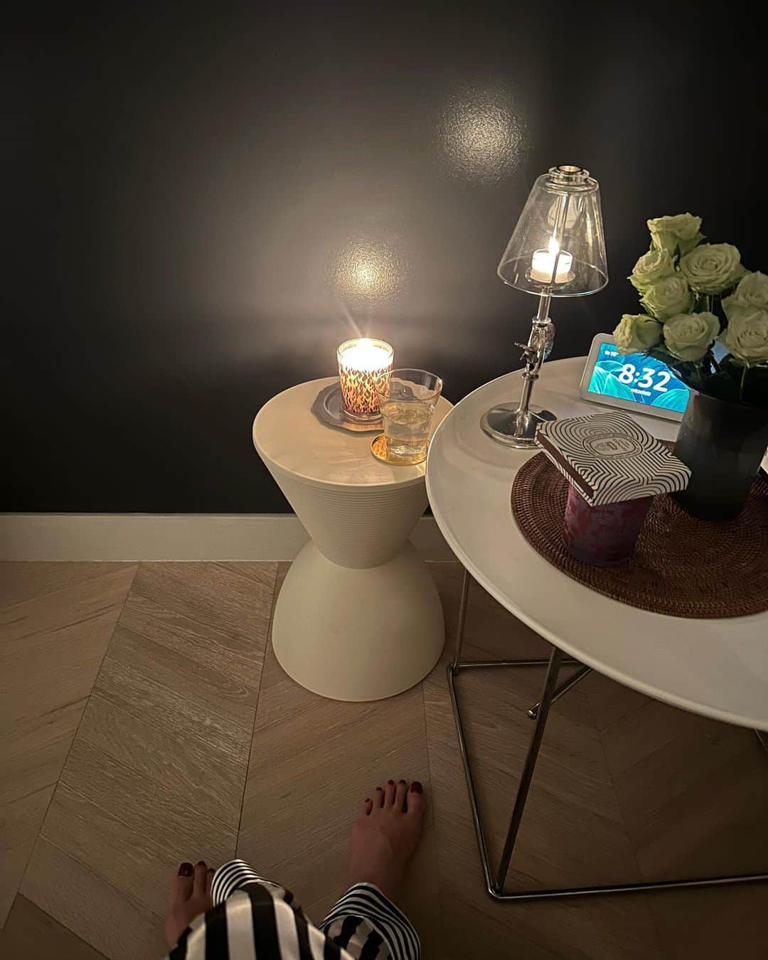 田丸麻紀さんのインスタグラム写真 - (田丸麻紀Instagram)「日曜日の今日は 朝から 全力でまったりday  夕方から家族で 映画　📽️  The Haunted Mansion を観ながら  デリバリー🍕ピザディナー🍽️  ひたすら のんびり、ゆっくり  たまには そんな1日もあり。  今夜は お気に入りのバスオイルで はやめにお風呂🛀にはいって ベッドに飛び込もう  乾燥が気になる季節に突入。 今年は相方さんがなかなか強めの加湿器を購入  歳を重ねるごとに乾燥が怖い😱」10月29日 20時34分 - tamarumaki