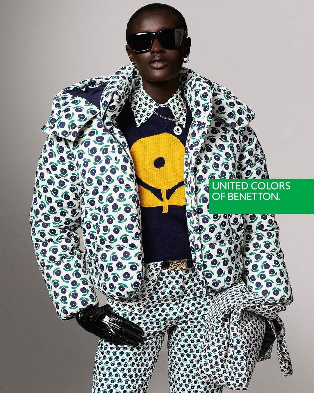 ベネトンのインスタグラム：「Iconic prints that convey immediate recognition. Maxi, midi or mini: the iconic flower featured on jackets, accessories, tops and trousers.  WE ARE INFINITY Fall-Winter 2023-2024 Ad Campaign  Creative Direction @andreaincontri Photography @giampaolosgura Styling @kjeldgaard1 Model @chuol_nnyawurh  #Benetton」