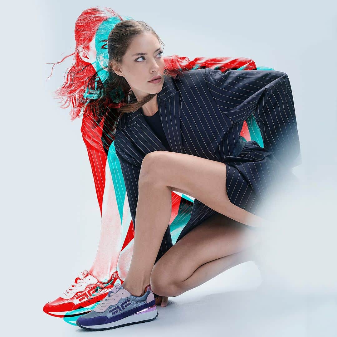 フォルナリーナのインスタグラム：「The perfect shoes doesn't ex... 💜  Urraca is available online and in store. #fornarina #wearyourcrown」