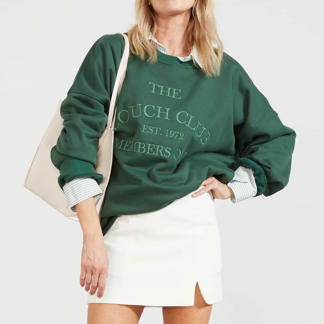 DAILYLOOKのインスタグラム：「Serving you some preppy style 🎾」