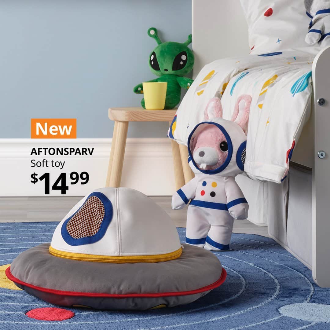 IKEA USAのインスタグラム：「The new space themed AFTONSPARV collection has landed! From soft toys and a rocket play tent to a space age lamp and bedroom textiles, fill your child's play space with the wonders of outer space. Shop link in bio.」
