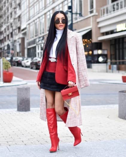 のインスタグラム：「When in doubt, add a splash of red to your outfit!」