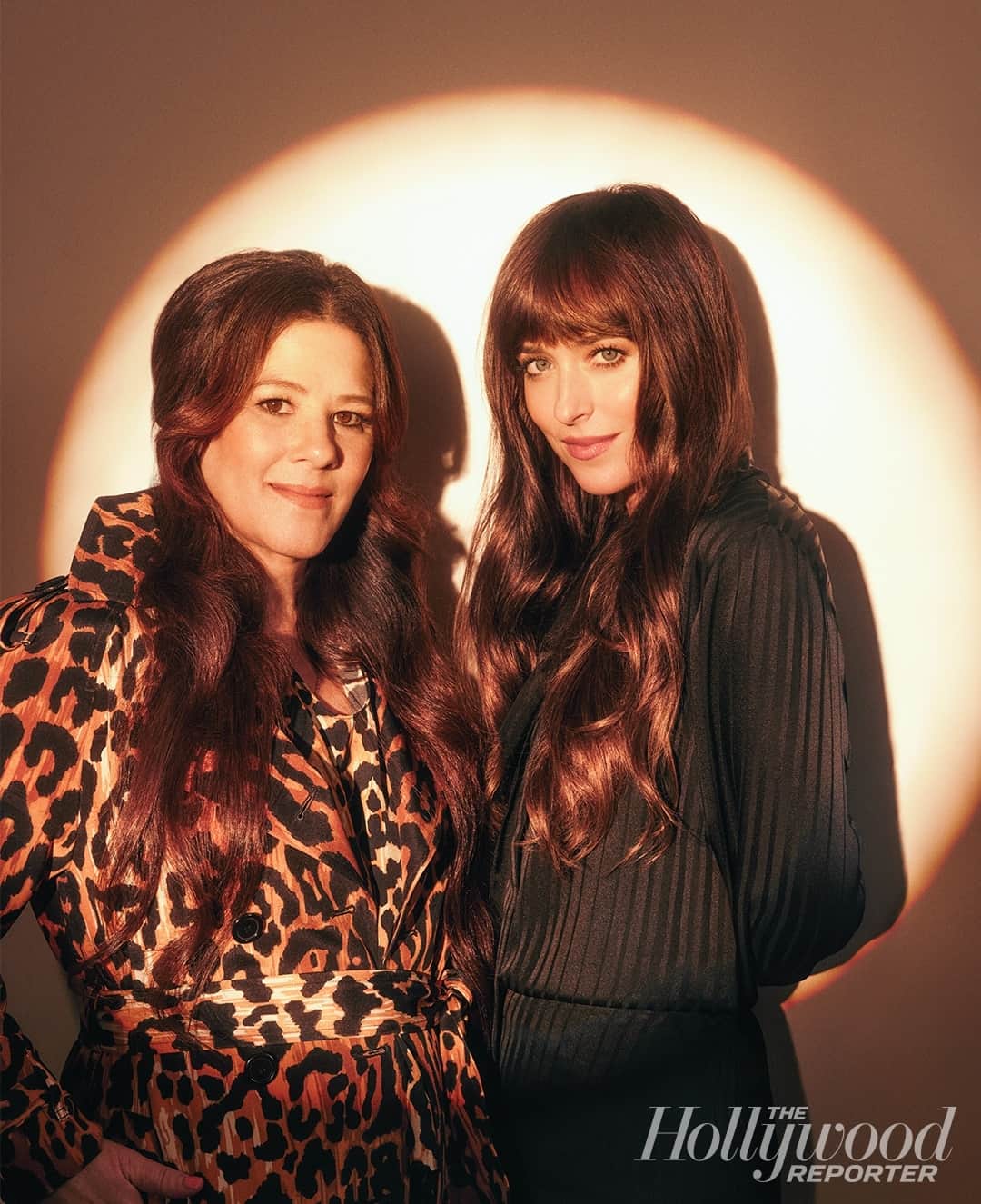 ハリウッド・リポーターのインスタグラム：「#DakotaJohnson and her hairstylist #TraceyCunningham for THR's 2023 #BeautyIssue. See more at the link in bio. ⁠ ⁠ Photographer: Jonny Marlow @jonnymarlow⁠ Johnson Stylist: Kate Young @kateyoung⁠ Johnson Hair: Mark Townsend @marktownsend1 Johnson Makeup: @georgieeisdell  Location: Soho House Holloway @sohohouse」