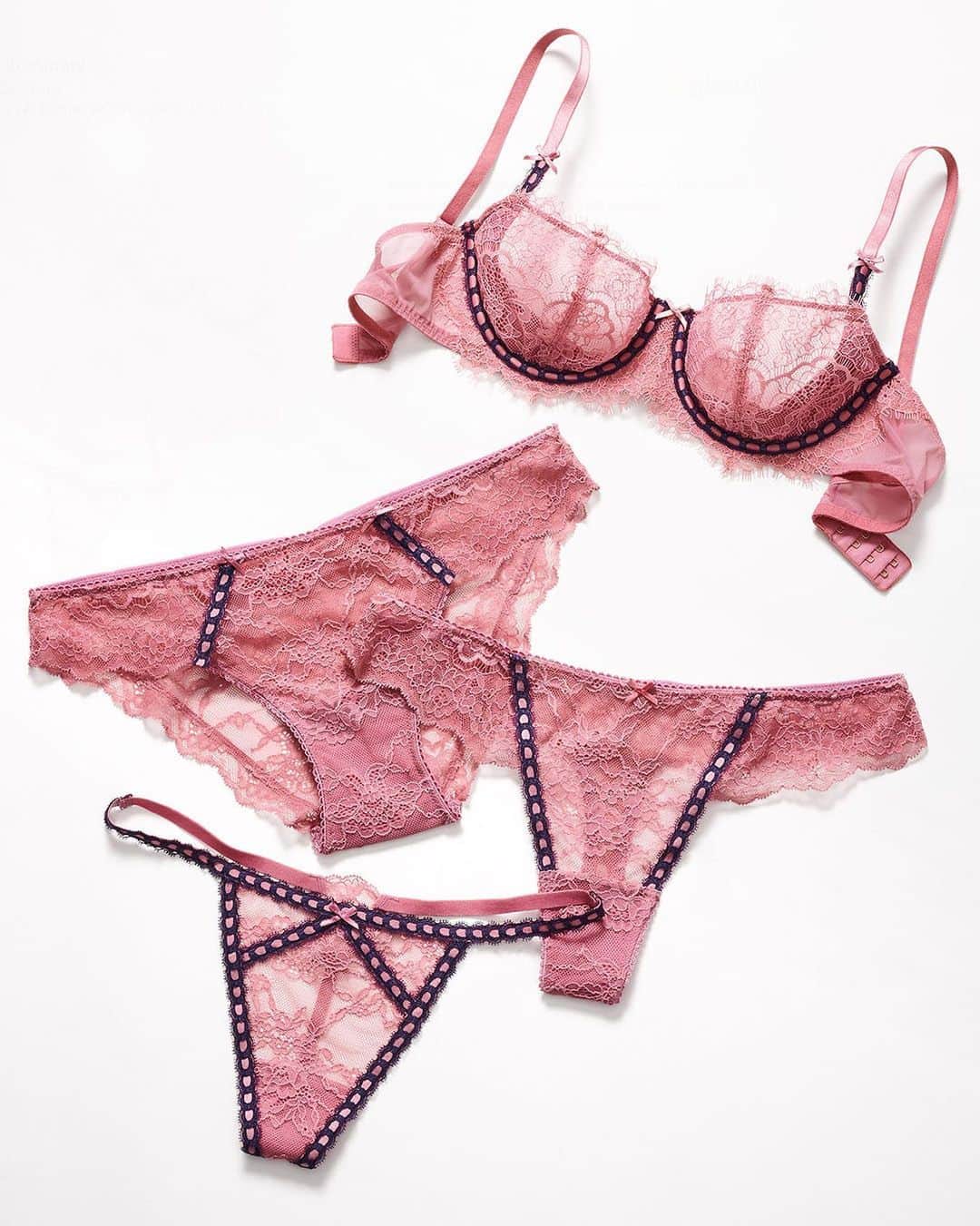 ヴィクトリアズ・シークレットのインスタグラム：「On Wednesdays, we get Wicked. For today only, enjoy $30 Bras, $5 Luxe Panties, and $60 Teddies. Indulge if you dare.」