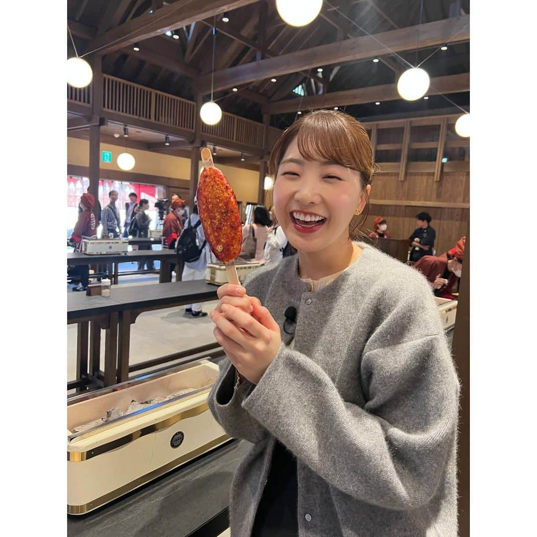 西尾菜々美のインスタグラム：「ジブリパーク「もののけの里」取材🌿  来月1日の新エリアオープンに向けて 今日ひと足早く取材に行って来ました！  もののけ姫といえば…たたら場！ 作品では製鉄所ですが、なんとジブリパークでは 五平餅づくりを体験できるんです😆🍡  大の五平餅好きとしてはたまりません🥹!! しかもその味はなんと…◯◯◯◯◯🍝!!  今日の「ドデスカ！＋」を観てくださった方は もうお分かりでしょうか🤭  明日の朝の「ドデスカ！」でも 詳しく紹介するようです😊🍀  ※写真は取材時に許可を得て撮影しています。  #ジブリパーク #もののけの里 #もののけ姫 #たたら場 #ジブリ #五平餅」