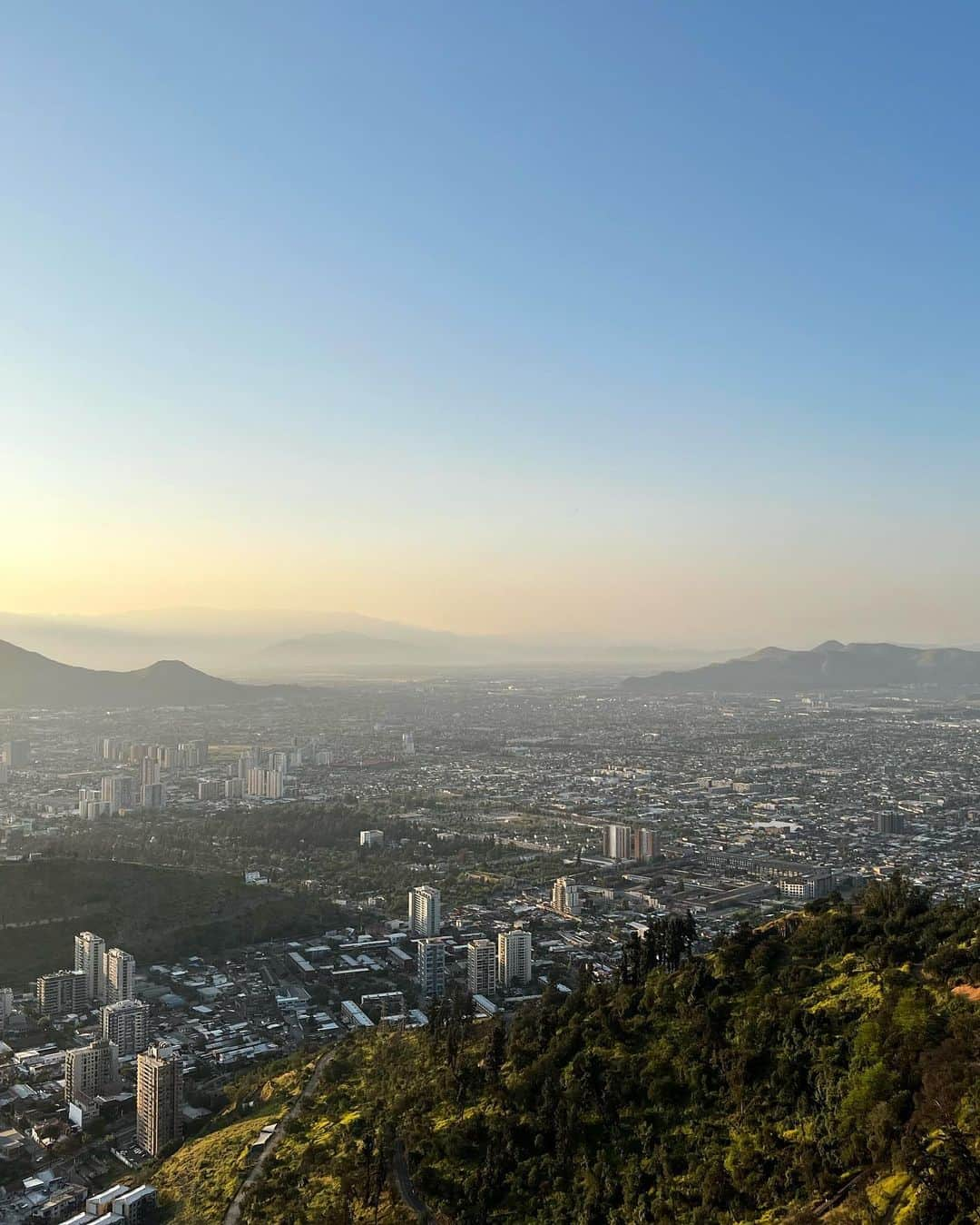 エリック・ラドフォードさんのインスタグラム写真 - (エリック・ラドフォードInstagram)「Finally got to explore Santiago a bit and it was gorgeous!   #travel #santiago #chile #explore #beautiful」10月25日 23時43分 - ericradford85