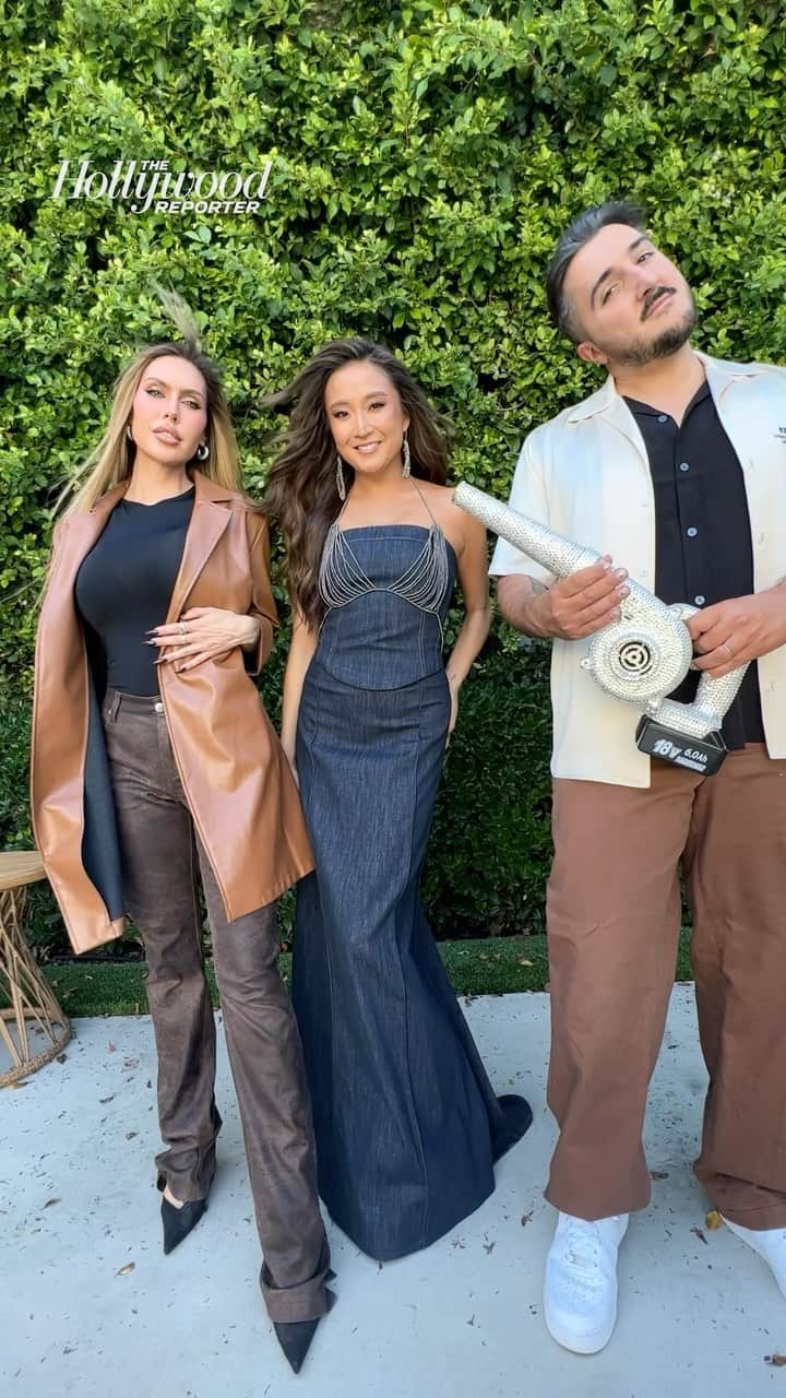 ハリウッド・リポーターのインスタグラム：「3, 2, 1… fabulous. #AshleyPark gets glammed out by her beauty team #JennaNicole and #ClaytonHawkins for THR’s 2023 #BeautyIssue. Read at the link in THR’s bio.」
