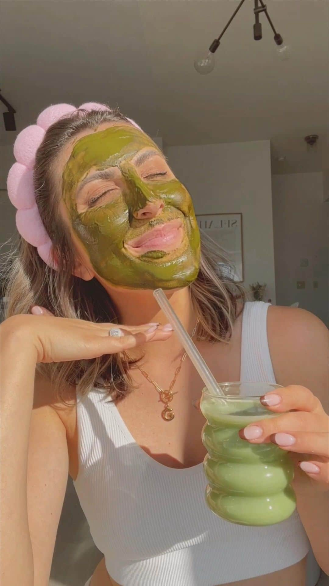 Stephanie Sterjovskiのインスタグラム：「COUPON CODE HERE 👇 Treat yourself during the @welldotca beauty + skincare event on now:  💚SAVE 20% off on all Beauty & Skincare when using the COUPON CODE: Beauty20 from October 25th-29th at 11:59PM ET🩶  Now is the best time to stock up on clean beauty ✨ Here are a few #wellcafinds I’m in love with:  100% Pure Matcha Oat Milk Nourishing Mask Bright Eyes Mask 5 Pack @100percentpure  Kiwi Seed Lip Oil Conditioner @antipodesskincare  Baptise H20 Ultra-Hydrating Water Gel @antipodesskincare  Agent Nateur Deodorant Holi(Stick) No. 3  #WellnessDelivered #cleanbeauty #happyhormones #mommywellness #matchalover #skindetox」