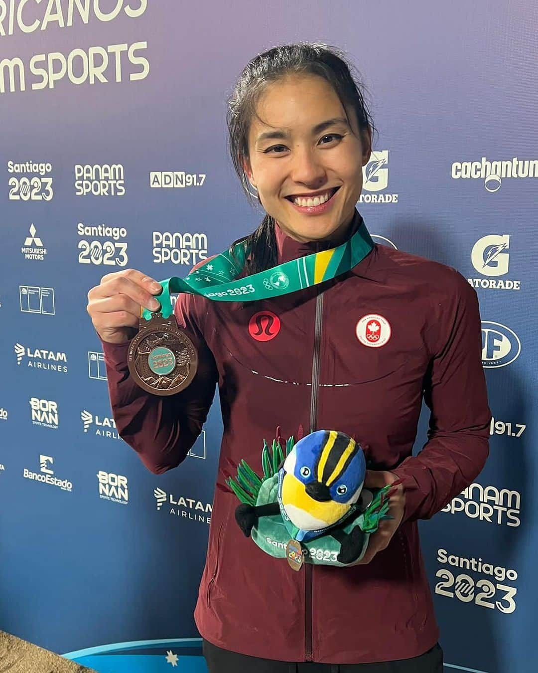 アラーナ・イップさんのインスタグラム写真 - (アラーナ・イップInstagram)「Overjoyed to have won a bronze medal 🥉 at the PanAm Games and Canada’s first Sport Climbing medal at a major games. So proud to be a part of @teamcanada 🇨🇦  Couldn’t have done it without my amazing team down here @becca_frangos @indiana.chapman @oscarzzworld @victorvxb @mccollsean @rocprof @liborhroza and coach Malek (from afar) 🫶  Photos @lenadrapella @ifsclimbing @tmac._」10月25日 23時49分 - alannah_yip