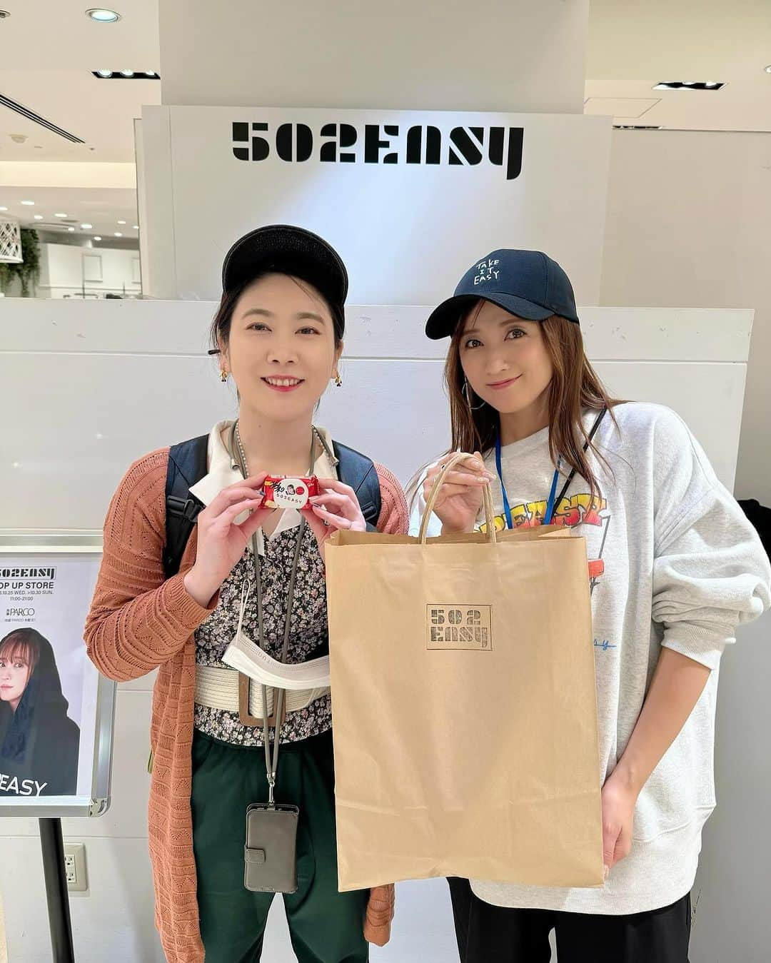 小松彩夏さんのインスタグラム写真 - (小松彩夏Instagram)「⁡ 私がプロデュースしているアパレルブランド【502EASY】の期間限定SHOP【502EASY POPUP STORE】が本日から始まりましたー‼️✨ ⁡ 初日から沢山の方に来ていただけて 本当に嬉しかったです🥹❤️ ⁡ お友達や知り合いの方もみなさん 本当にありがとうございます🙇‍♀️💕 ⁡ 戦士のみんなもお花ありがとう😭🌸 ⁡ 明日も終日店頭にいます🙋‍♀️ ⁡ 是非、気軽に遊びに来てもらえると嬉しいです😉❣️ ⁡ ——————————————— ⁡ 【502EASY POPUP STORE】 ⁡ 《日時》 10/25(水)〜10/29(日) 11:00〜21:00 ⁡ 《場所》 池袋PARCO本館B1 ↑駅直結です🚃 ⁡ ⁡ ——————————————— ⁡ #502EASYコーデ #小松彩夏 #こまっちゃん #ストリート系女子 #ストリートファッション #ストリートコーデ #カジュアルファッション #カジュアルコーデ #大人ストリート #ボーイッシュコーデ#大人カジュアル #モノトーンコーデ #モノトーン ⁡ ⁡」10月25日 23時53分 - official_ayaka_502