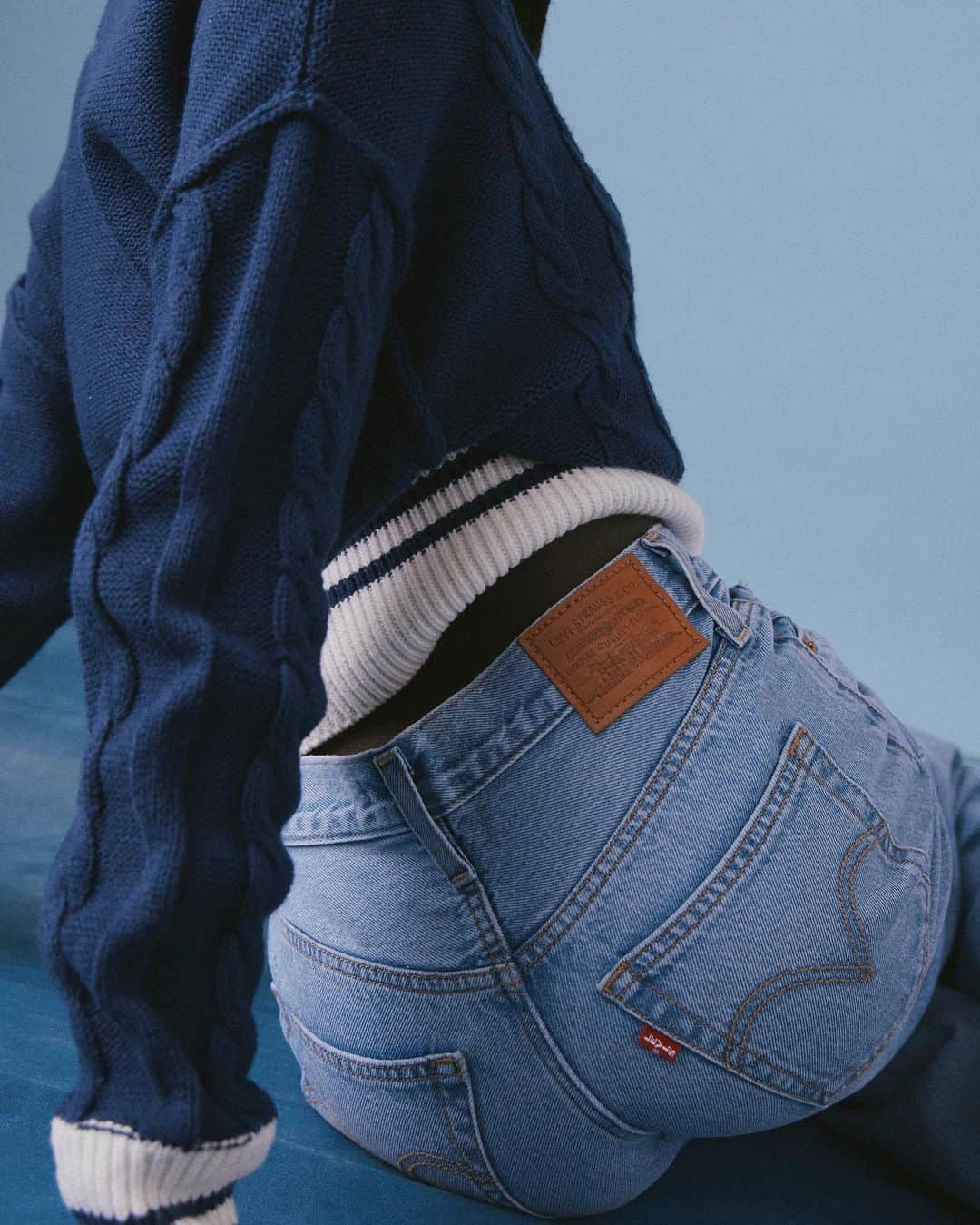 Urban Outfittersさんのインスタグラム写真 - (Urban OutfittersInstagram)「Obviously, our fall wardrobe includes @Levis® denim. From the classic cuts to trending styles, shop the latest all at UO–link in bio.」10月25日 23時57分 - urbanoutfitters