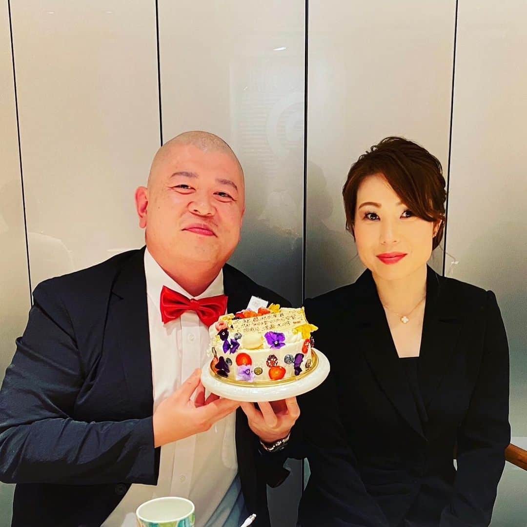  WATANABETAKAYOSHIさんのインスタグラム写真 - ( WATANABETAKAYOSHIInstagram)「happy birthday！ Myhoney.Myboss.Mymaster. son's mom .Mywife 25 years have passed with you!Laugh, cry, get angry! Let's continue to live together  ultra iloveyou」10月25日 23時58分 - teruzushi