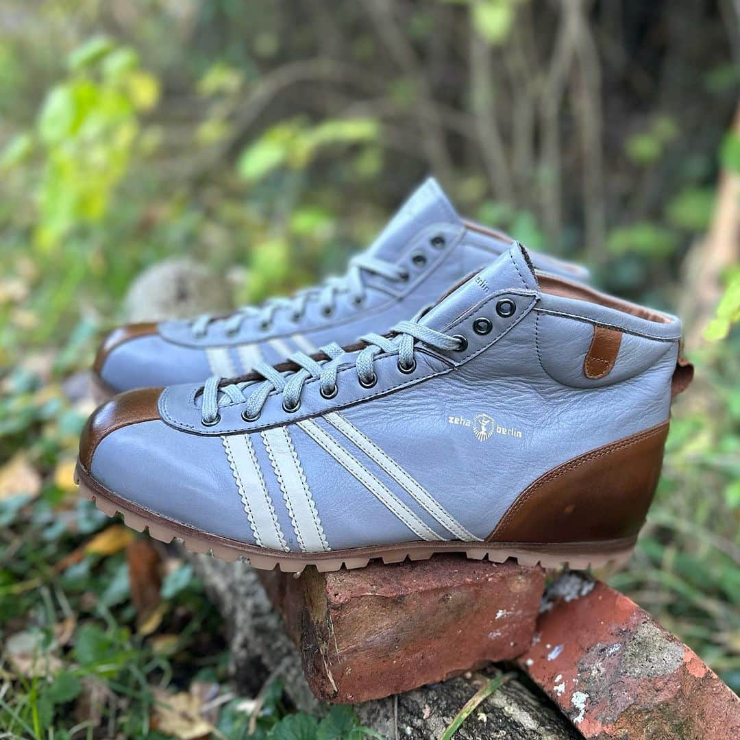 ツェハさんのインスタグラム写真 - (ツェハInstagram)「Carl Hässner DERBY Vibram Edition NEW COLLECTION 👉 Jetzt ONLINE  #liga  #zeha #zehaberlin #retro  #sneakers #shoes #footwear #retrosneakers #vintage #berlin #sportgeschichte #newcollection #oldgermanbrand #mensfashion #fashionstyle #50s #vibramsole #vintagesoccer #soccer #calcio #fussball #storiadelcalcio #people #pantone2024 #vintagesneakers #heritagestyle  #retrodesign #vintagelover #trainers #handwerk」10月26日 0時13分 - zehaberlin