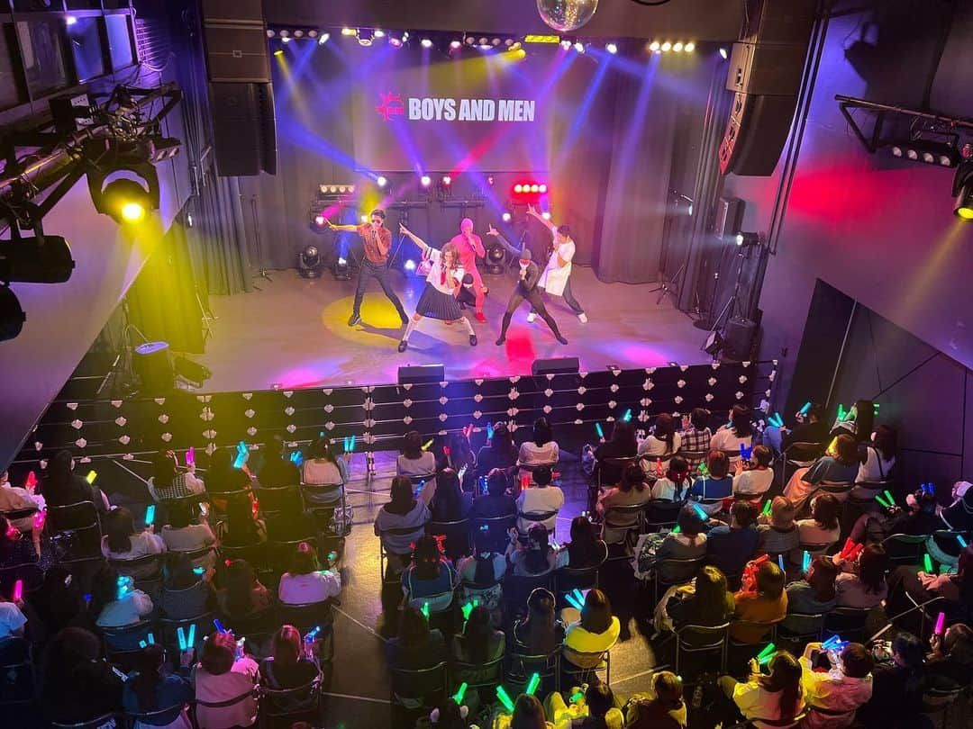 BOYS AND MENさんのインスタグラム写真 - (BOYS AND MENInstagram)「本日‼️ #BMTHEATER にて！ 少し早めの 🎃BOYS AND MEN HALLOWEEN🎃  いかがでしたでしょうか？😂  今年も盛大なHappy Halloween🌈  #田村侑久 → #マルマイン  #辻本達規 → #ビリリダマ  #本田剛文 → #カービィ  #勇翔 → #藤原文太 #平松賢人 → #ひら子 × #青春日本代表 #新しい学校のリーダーズ  #suzuka   さん風(？) #吉原雅斗 → #呂布カルマ さん  配信、そしてお越しくださった皆さんありがとうございました🤩  #BOYSANDMEN #ボイメン #ハロウィン  #Halloween 🎃」10月26日 0時08分 - boysandmen_official