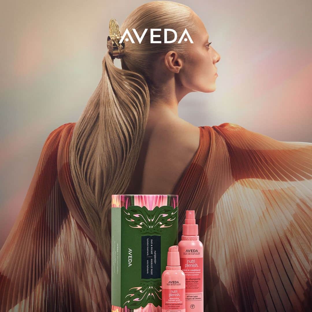 Aveda Japanのインスタグラム：「#アヴェダホリデーギフト2023  ＼公式オンラインショップ先行発売／📣  本日10/26よりホリデーギフトの3アイテムが先行発売開始！💫 ・#ニュートリプレニッシュ デイ＆ナイト ハイドレーティング トリートメント ギフト ・ハンド＆フット エッセンシャル ギフト ・モイスチュア トラベル ギフト  #イリスヴァンへルペン との特別なコラボボックスでお届けします🌿  オンラインショップ限定のキャンペーンも実施中！  *ご購入特典の #佐野玲於 さん限定スペシャルメッセージムービーにつきましては、お買あげのお客様へ11/1にメールにてご案内いたします。」