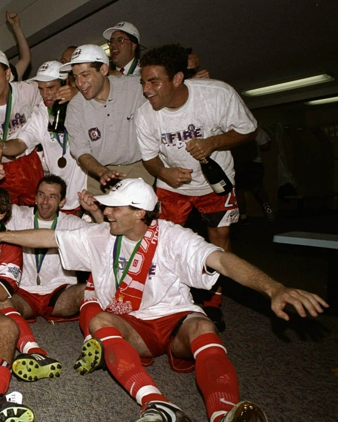 シカゴ・ファイアーさんのインスタグラム写真 - (シカゴ・ファイアーInstagram)「Celebrate a quarter-century of glory with us as we honor Chicago Fire FC's historic @MLS Cup triumph on its 25th anniversary!  #cf97 | #VamosFire」10月26日 1時00分 - chicagofire