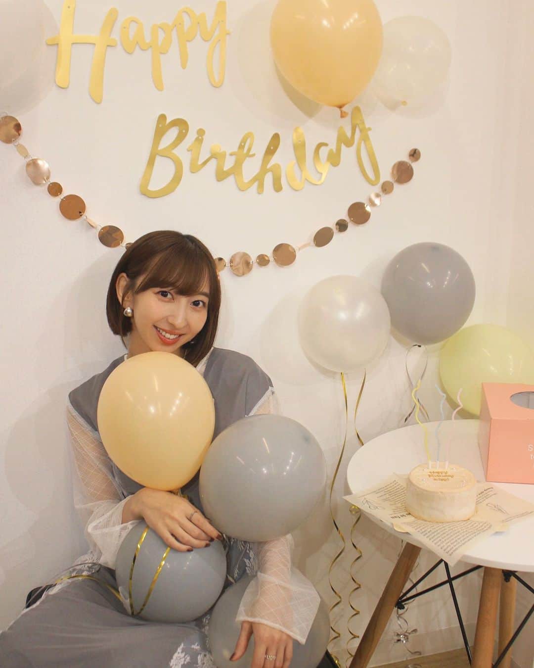 飯田里穂のインスタグラム：「お誕生日迎えました～！🥳🥳  いつも楽しく過ごすことができるのは 皆さんのおかげだなと日々感じています。 本当にありがとうございます✨  HAPPYと思えることを沢山経験して 楽しい歳にしていくぞっ🎂  #りぴば2023 #飯田里穂生誕祭2023」